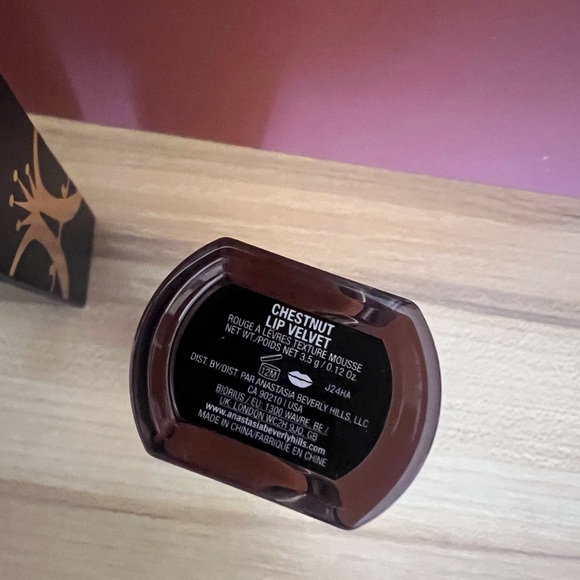 Anastasia Beverly Hills Lip. Chestnut lip velvet NIB - Picture 3 of 4